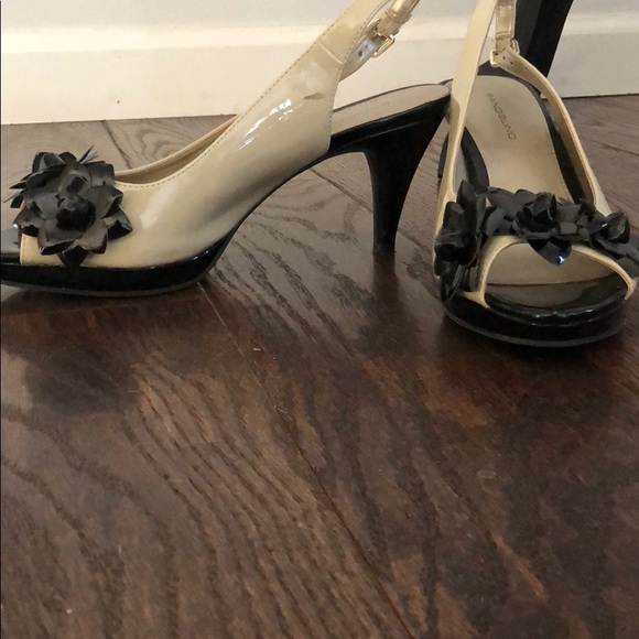 Bandolino sz. 8.5 patent leather like heels - Picture 2 of 2